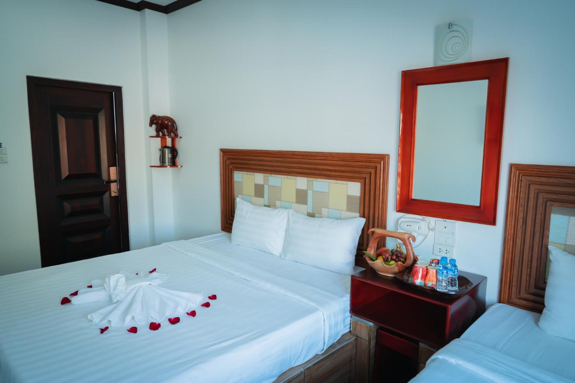Vientiane Ruby Riverside Hotel Bagian luar foto